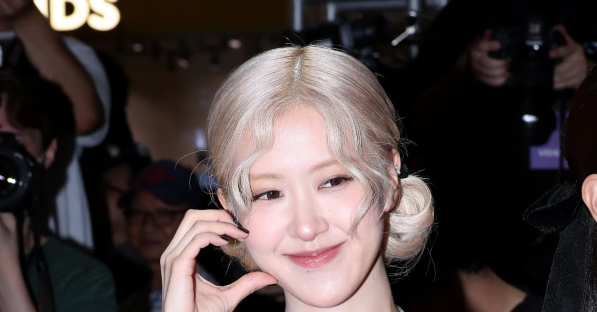 【新品未使用】公式 NCT テヨン TY ROSE ローズ ペンダント コラボ rose tiffanys.jpg