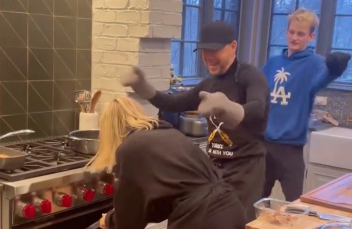 Donnie Wahlberg and Jenny McCarthy twerked while basting their Thanksgiving turkey