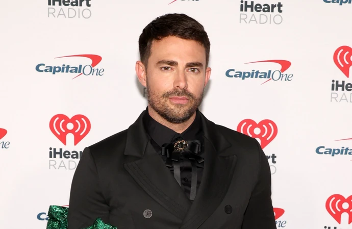 Jonathan Bennett doesn't decorate for Christmas