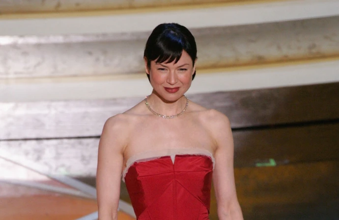 Renée Zellweger has recalled an embarrassing wardrobe malfunction from the 2005 Oscars