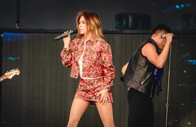 Shania Twain has hailed Sabrina Carpenter for being 'so nice' and professional