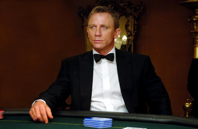 Daniel Craig has blamed his James Bond fame for making him feel disconnected from the world