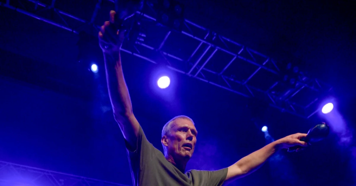 Happy Mondays star Bez says Oasis would be 'mad' not to cash in and make another album