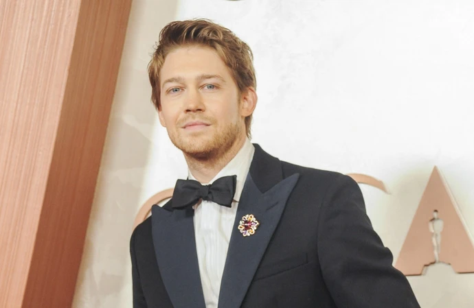 Joe Alwyn spoke about James Bond at the Oscars