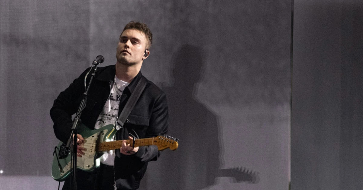 山姆·芬德（Sam Fender）在毒品的戰爭中搖擺不定