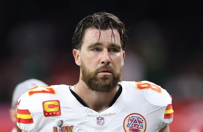 Travis Kelce has not had a hair transplant, according to his barber