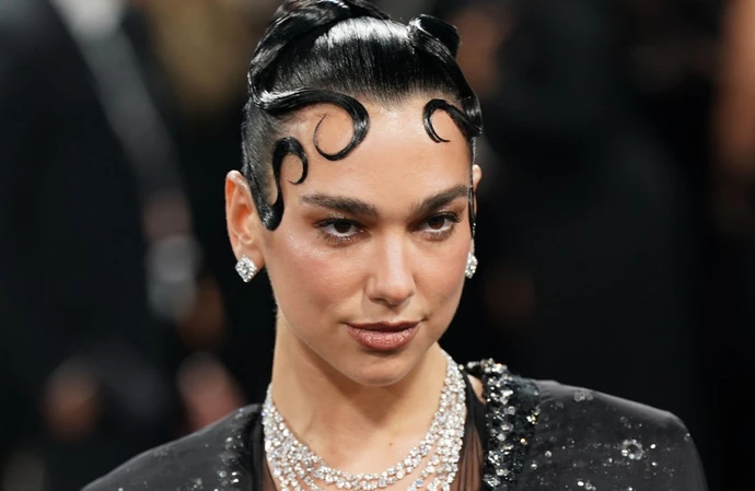 Dua Lipa always take her make-up off