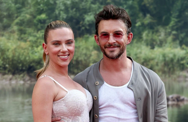 Scarlett Johansson has laughed off her platonic kisses with Jonathan Bailey going viral