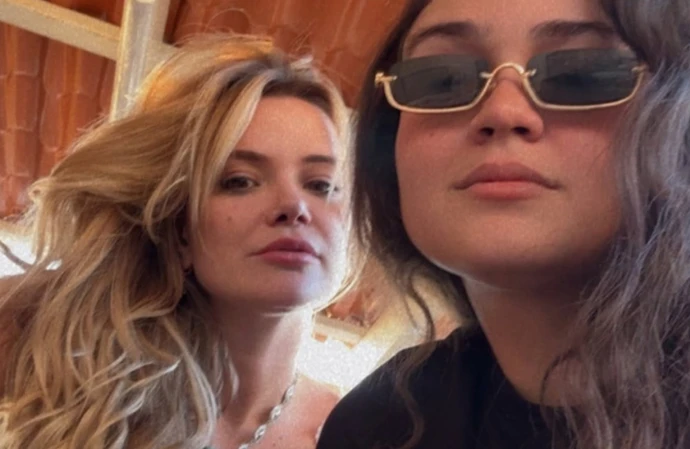 Marcela McGowan e Luiza Martins falam sobre planos para festa de casamento.