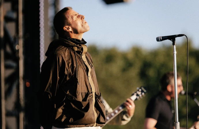 Ticketless Oasis fans in their hundreds tried to storm into Heaton Park to see the Britpop legends