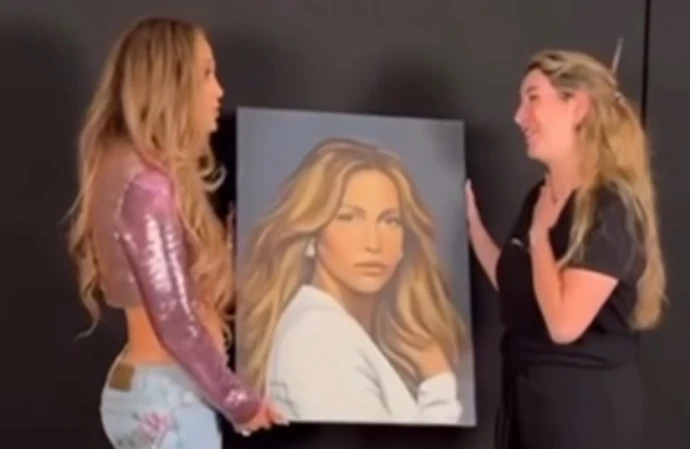 Esther Moya González fulfilled her dream of meeting Jennifer Lopez after painting a portrait of the star.