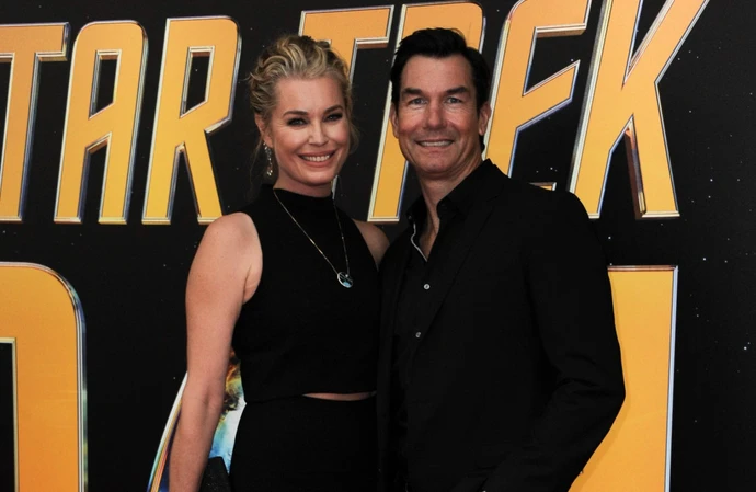 Jerry O’Connell and Rebecca Romijn have separate bank accounts