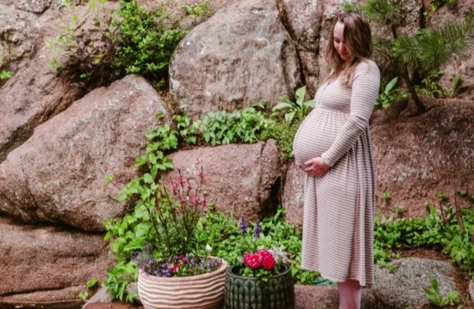 Emily Rath Orzabal showing off her baby bump / Credit: Eroquintana / Instagram