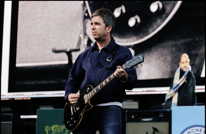 Oasis have shared some 'postcards' from their concerts in Edinburgh
