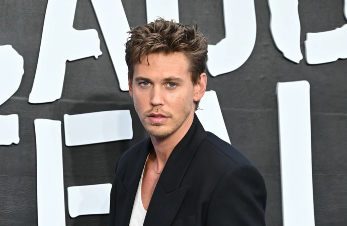 Austin Butler slept overnight on a film set to prepare for his role in Caught Stealing
