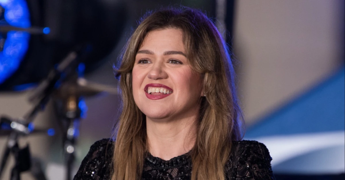 Watch: Kelly Clarkson performs Golden on final episode of her show