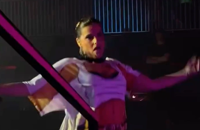 Nelly Furtado has used an ‘optical illusion’ outfit to hit back at body shaming trolls