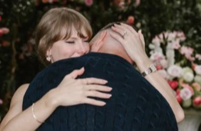Taylor Swift and Travis Kelce have announced their engagement © Instagram