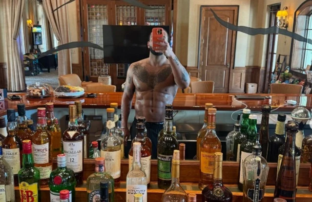 Drake's viral selfie (c) Instagram