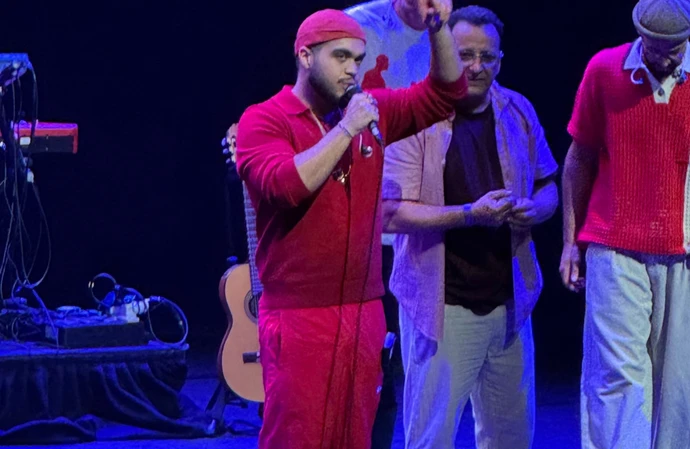 Francisco Gil paid tribute to his late mother Preta Gil at his show in London