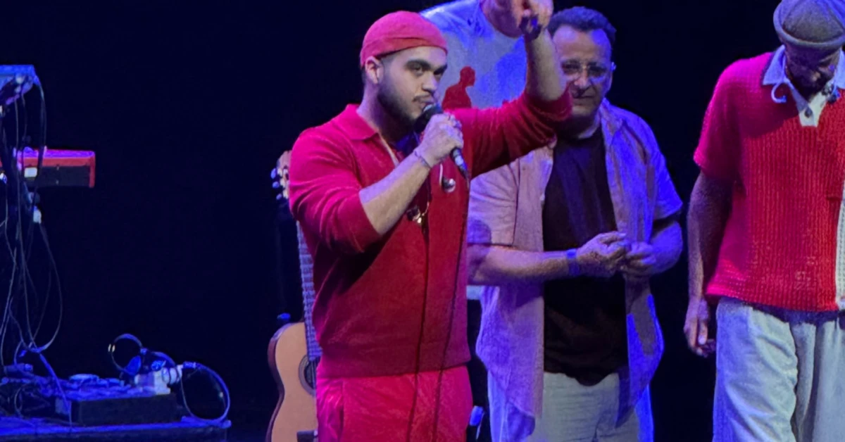 Brazilian music star Francisco Gil pays tribute to his late mother Preta Gil at London concert