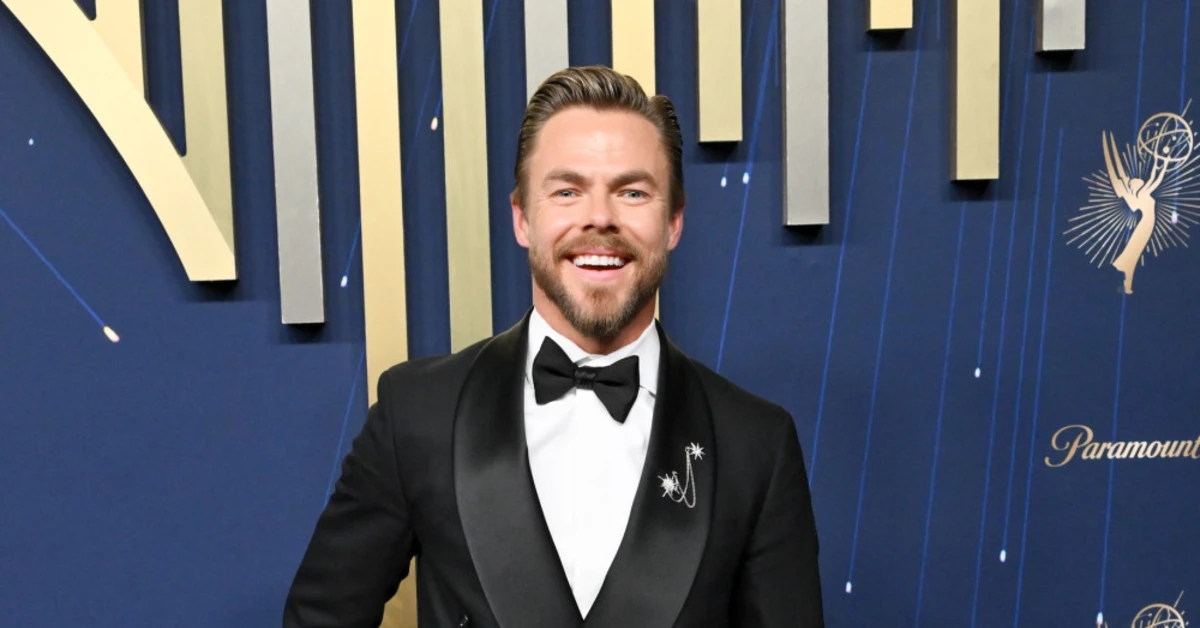 Derek Hough Ungkap Masa Kecil Kelam: Digantung, Diancam Pistol oleh Perundung