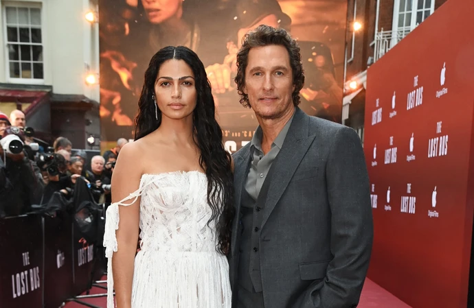 Matthew McConaughey tem três filhos com a modelo Camila Alves