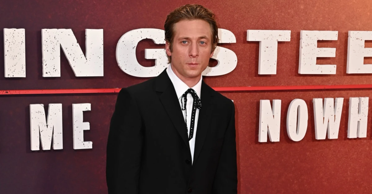 Jeremy Allen White Dukung Larangan Media Sosial untuk Anak di Bawah 16 Tahun