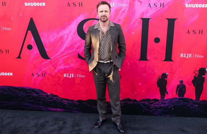 Aaron Paul doesn't use his phone in the company of his children