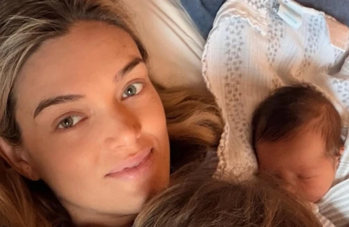 Alexandra Michler and her son John with newborn  / © Instagram