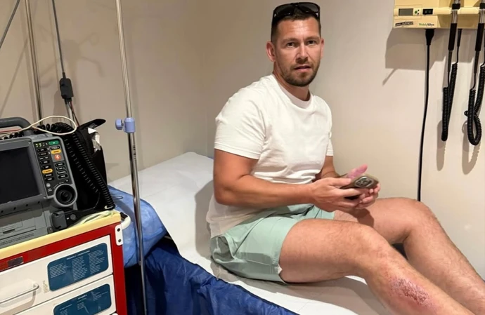Jake Ankers sitting on a medical examination bed / © Instagram