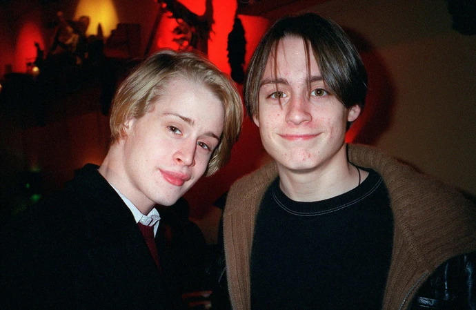 Macaulay Culkin and Kieran Culkin in 2001