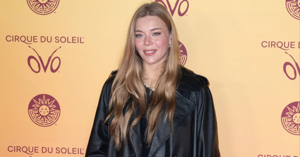 Becky Hill Balas Hinaan Jack Whitehall Lewat Lagu, Sentil Elitisme Kelas Atas