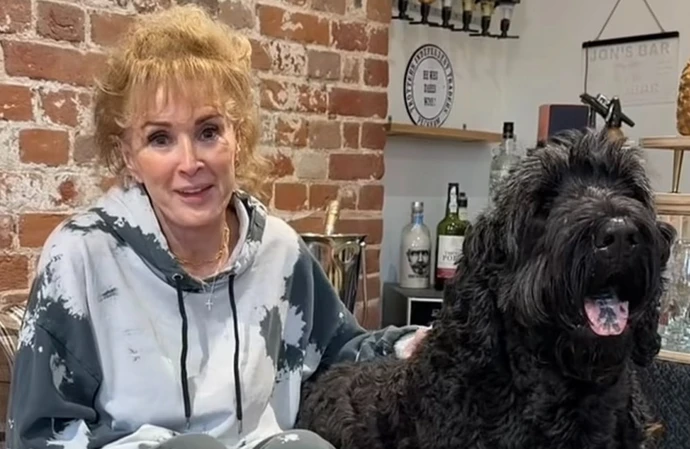 Beverley Callard / © Instagram