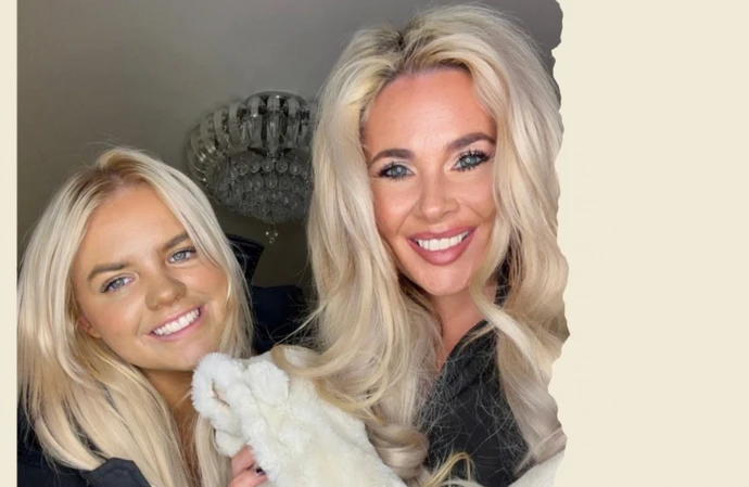 Rebecca Jane Sutton and her daughter Paris / © Instagram