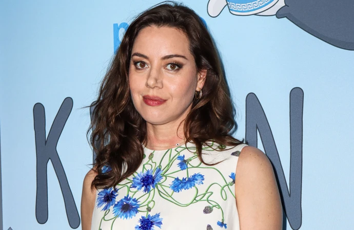 Aubrey Plaza joked that Seth Meyers should help deliver her baby
