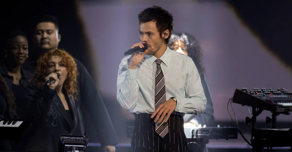 Harry Styles Bela Panggung Kontroversial Tur 'Together, Together': Ingin Dekat dengan Penggemar