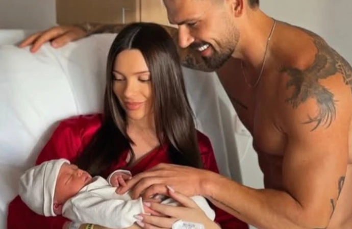 Joss Mooney and Emma bonding with their baby in hospital after the birth / © Instagram