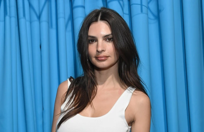 Emily Ratajkowski has signed a new book deal