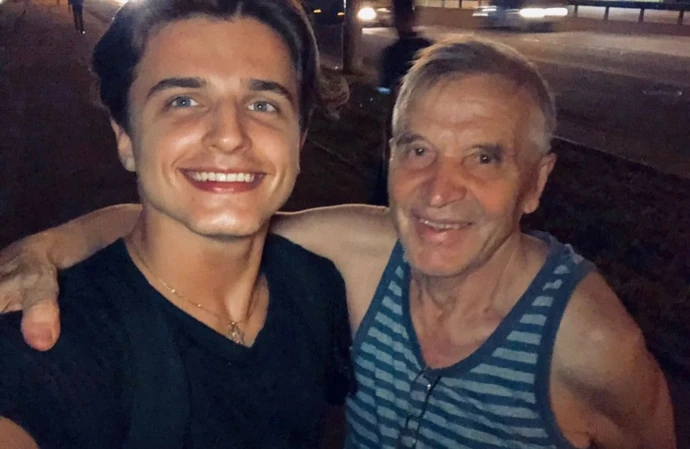 Nikita Kuzmin and his grandad / © Instagram
