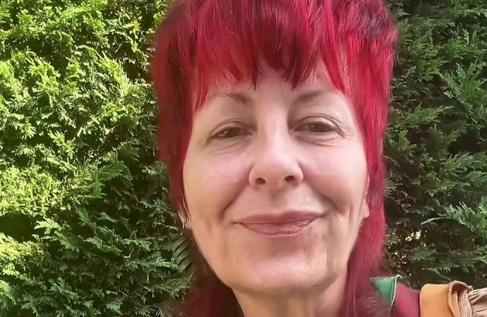 Carrie Grant shows off her new shag/mullet inspired hairdo / © Instagram