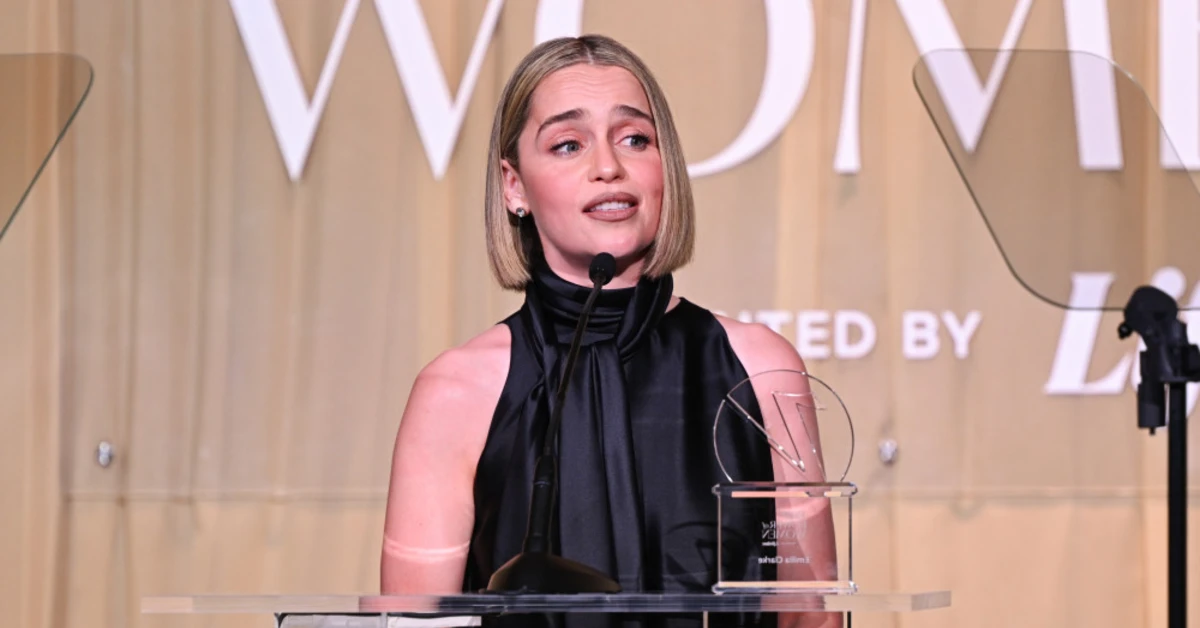 Emilia Clarke: Pemulihan Cedera Otak seperti Jatuh dari Tebing Tanpa Penolong