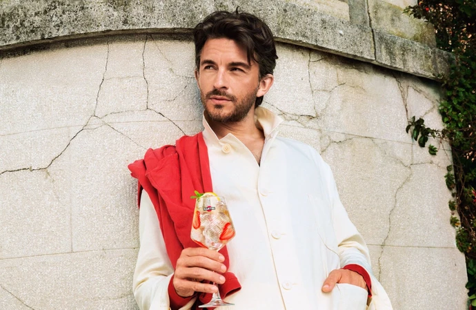 Jonathan Bailey is the new Martini Man