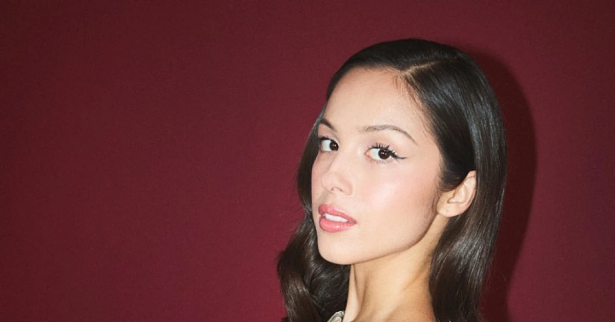 Momen Panik Olivia Rodrigo Sebelum Tampil di Glastonbury: Lapangan Kosong Lima Menit Sebelum Naik Panggung