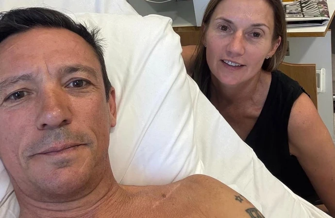 Frankie Dettori and his wife, Catherine, in hospital / © Instagram