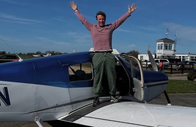 Chef Jamie Oliver has become a qualified pilot / © Instagram