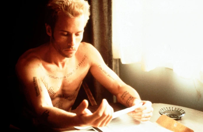 2. Memento (2000)