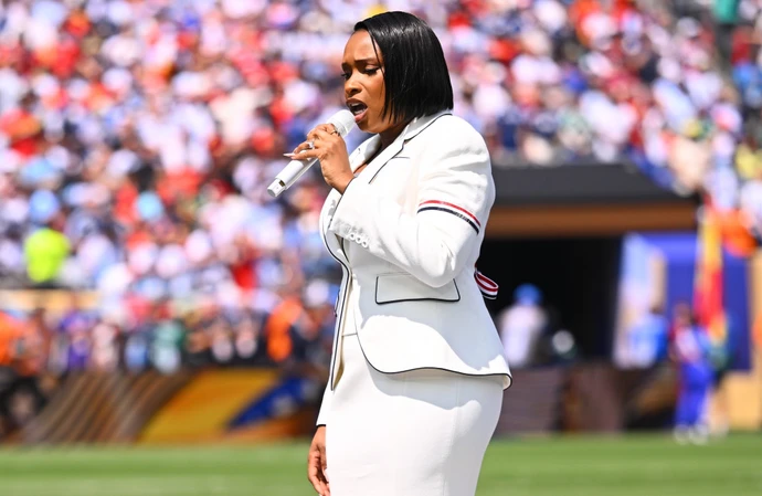 Jennifer Hudson sings The Star-Spangled Banner
