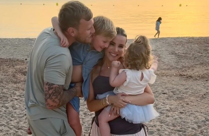 Georgia Kousoulou, Tommy Mallet, and their children / © Instagram