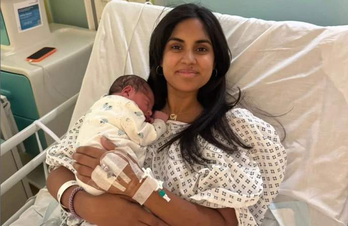 Ravneet Gill cradling her newborn / © Instagram